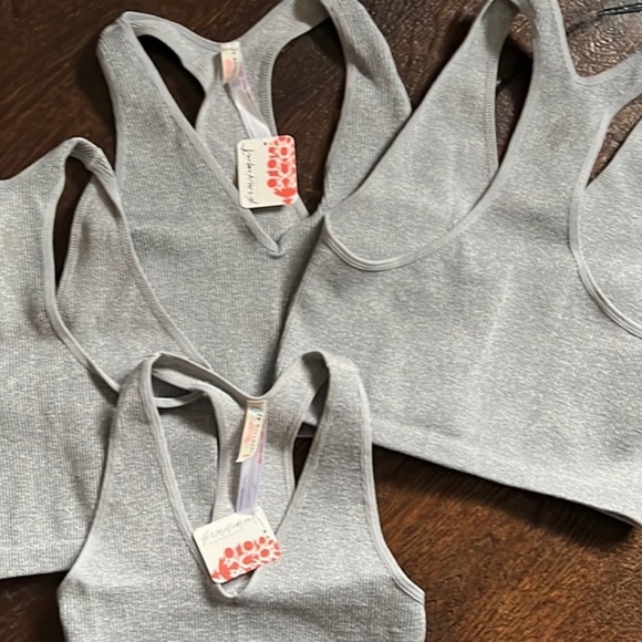 Free Throw Scoop Neck Cropped Top - Picture 6 of 12